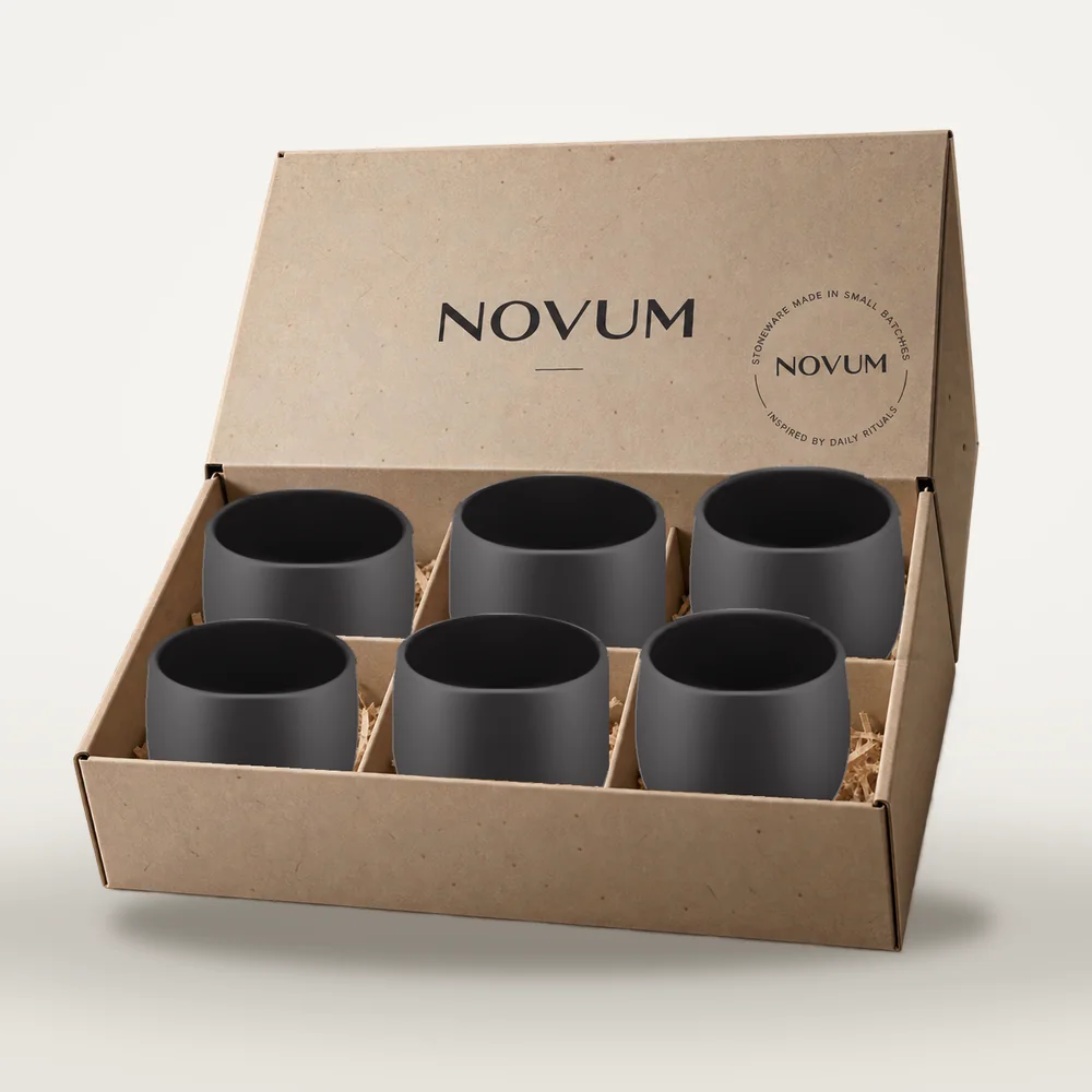 Ceașcă cafea ceramică fără toartă pentru cafe latte, Novum Vulcano Carbon, 330 ml, negru carbon mat, gresie glazurată manual — fotografia 3