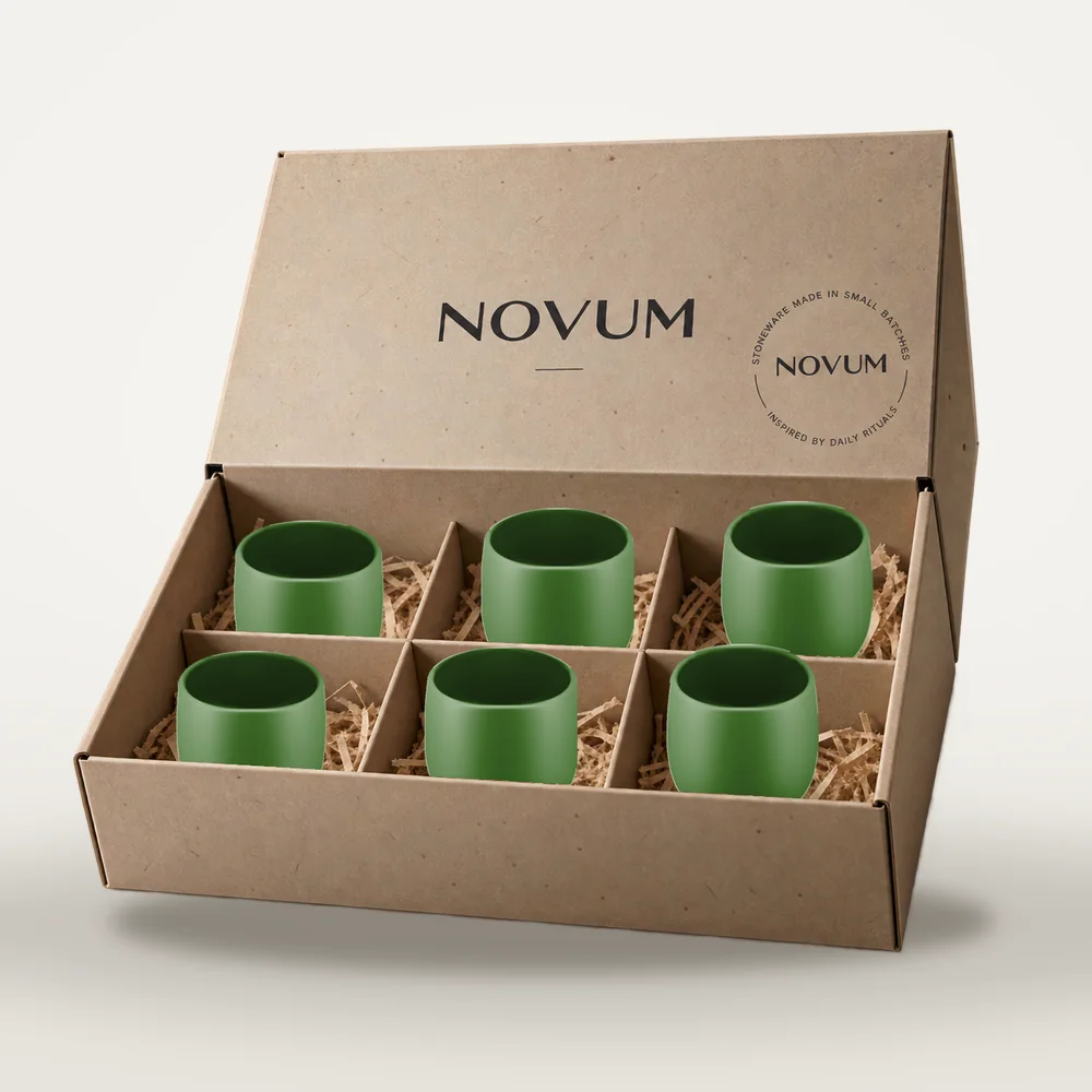 Ceașcă cafea ceramică fără toartă pentru espresso, Novum Amazon Forest Green, 80 ml, verde închis lucios, gresie glazurată manual — fotografia 4